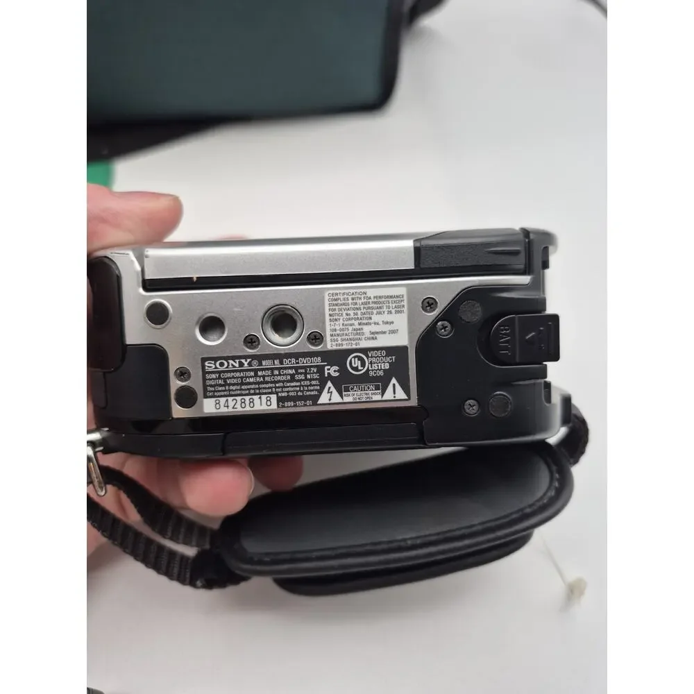 Sony Handycam DCR-DVD108 with Battery/Manual/Bag UNTESTED AS-IS